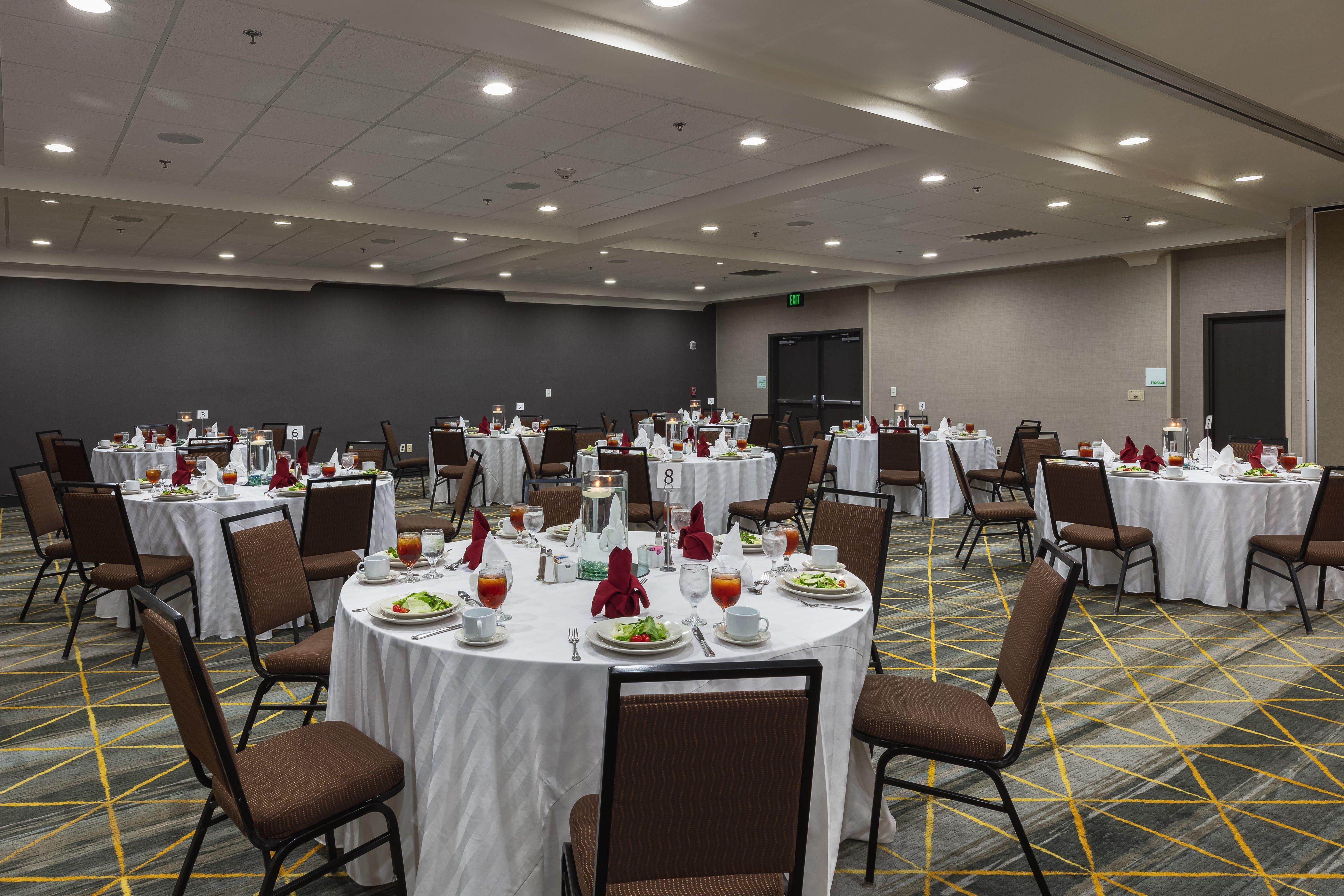 Holiday Inn & Suites Atlanta Airport North, An Ihg Hotel Exterior photo