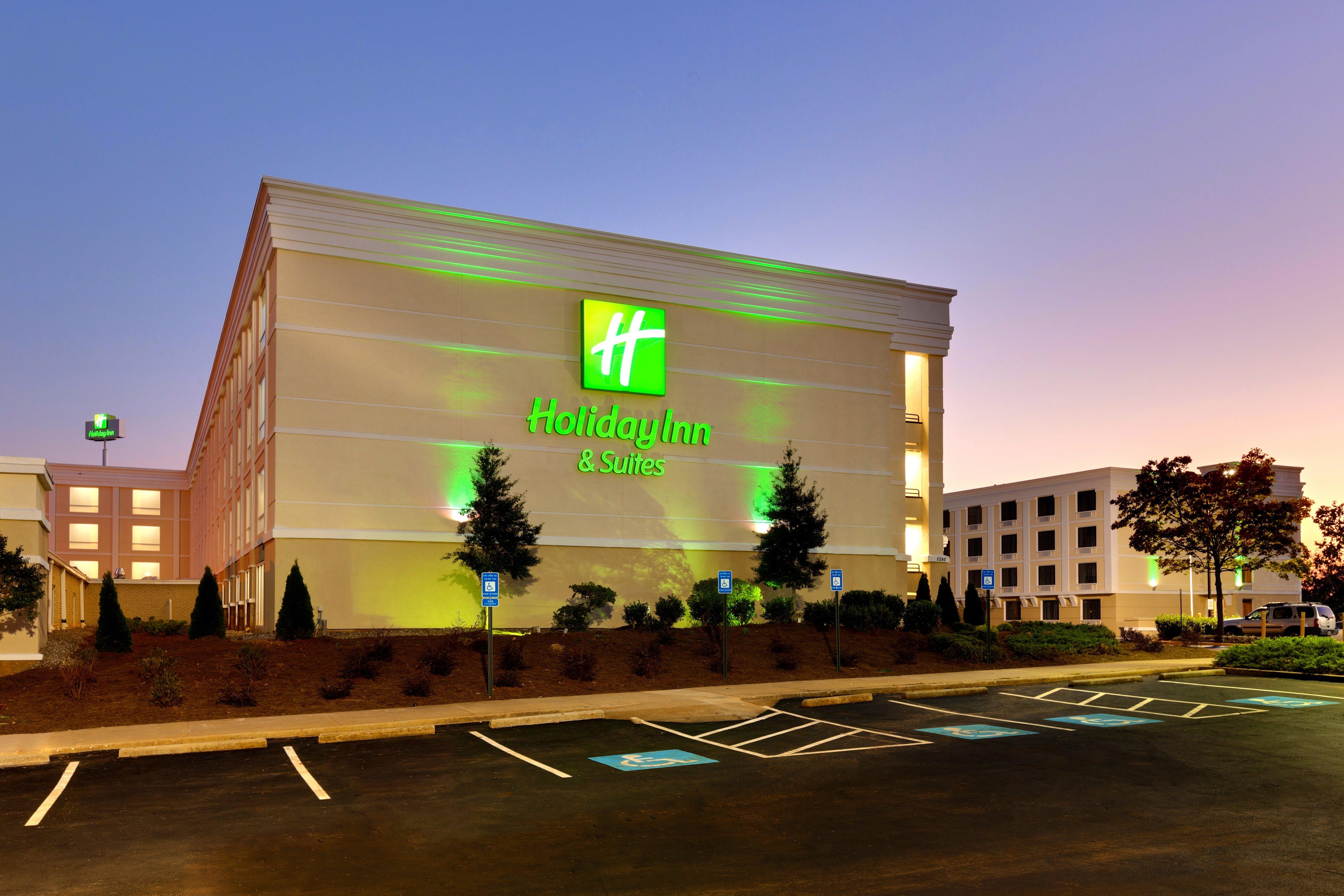 Holiday Inn & Suites Atlanta Airport North, An Ihg Hotel Exterior photo