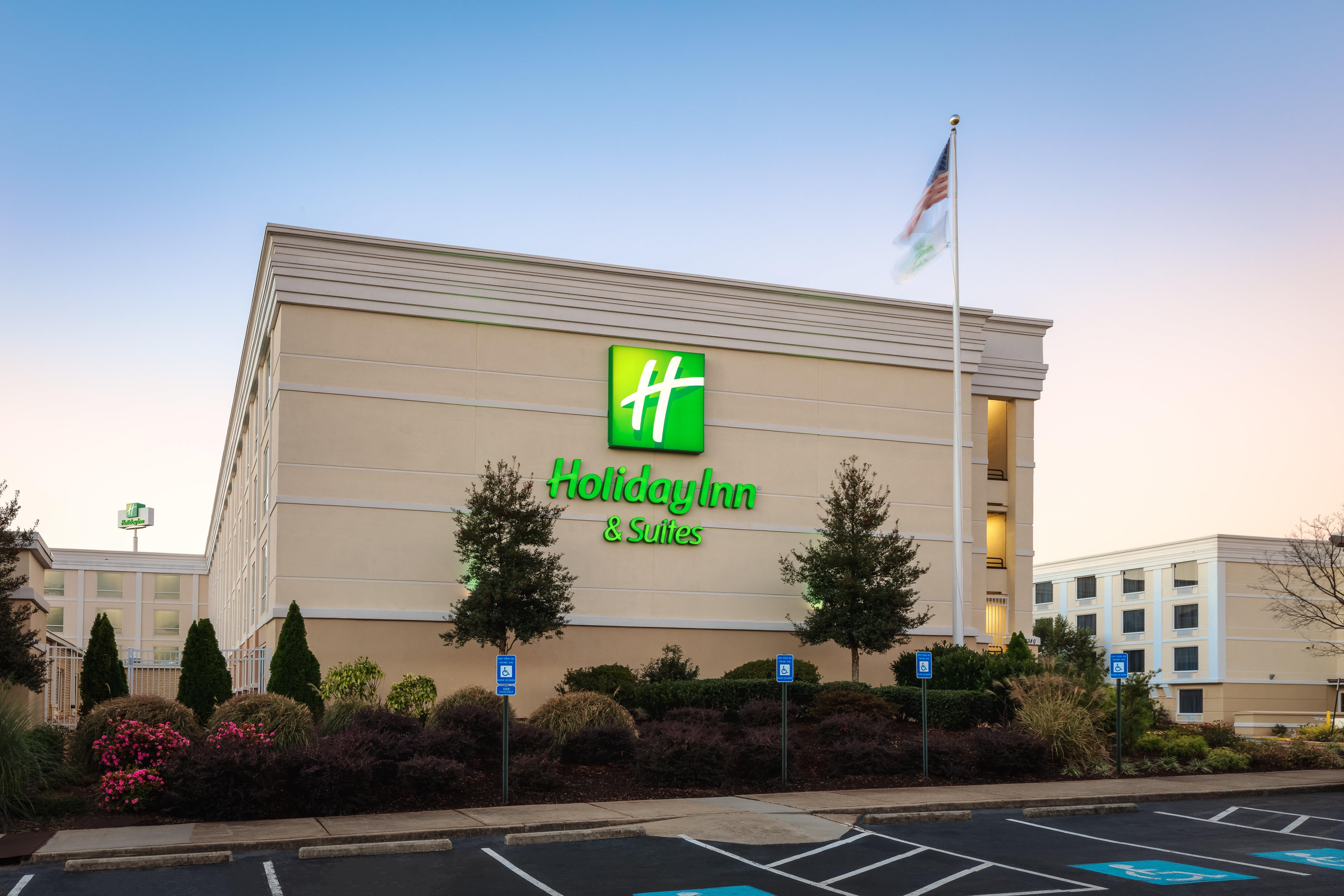 Holiday Inn & Suites Atlanta Airport North, An Ihg Hotel Exterior photo