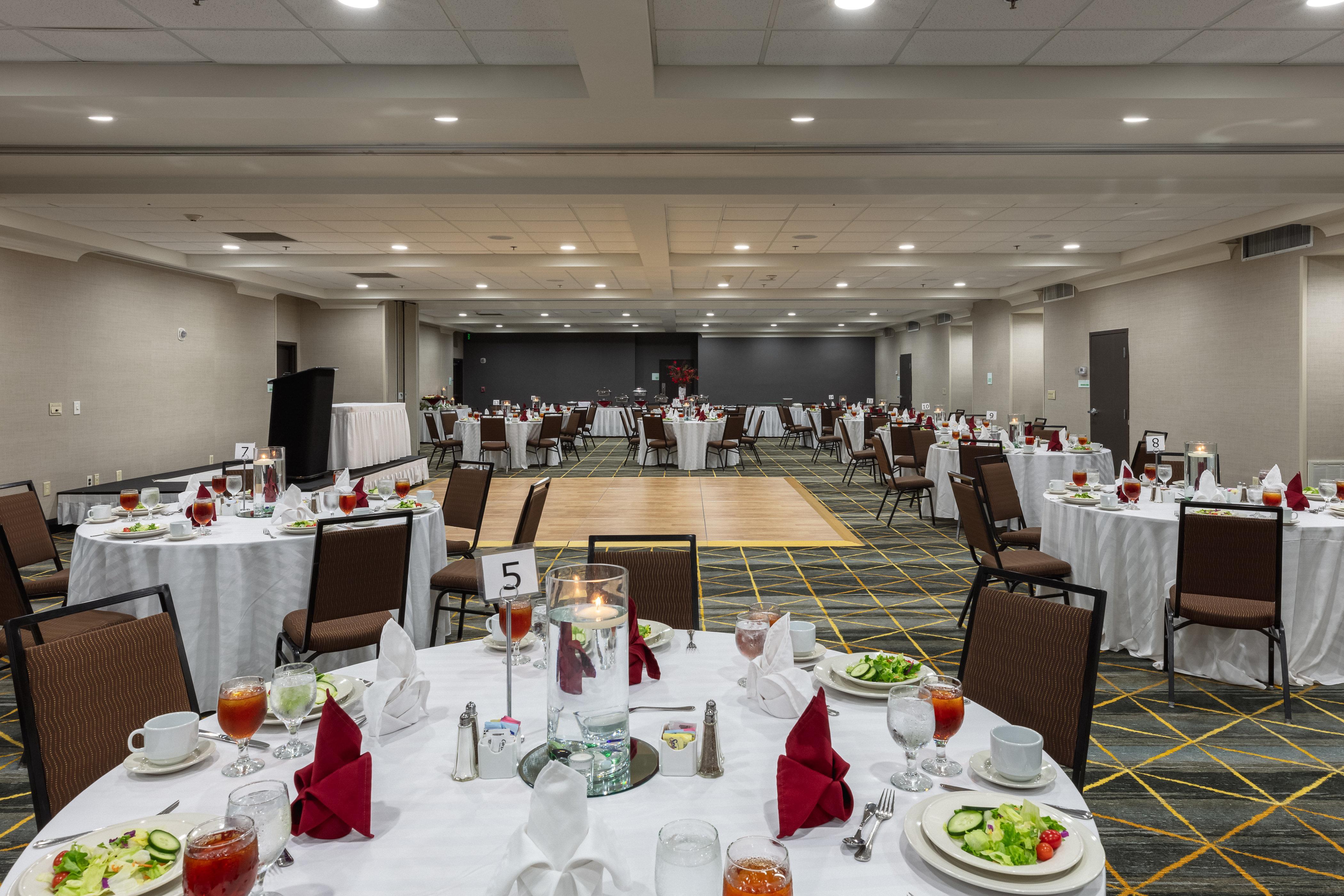 Holiday Inn & Suites Atlanta Airport North, An Ihg Hotel Exterior photo