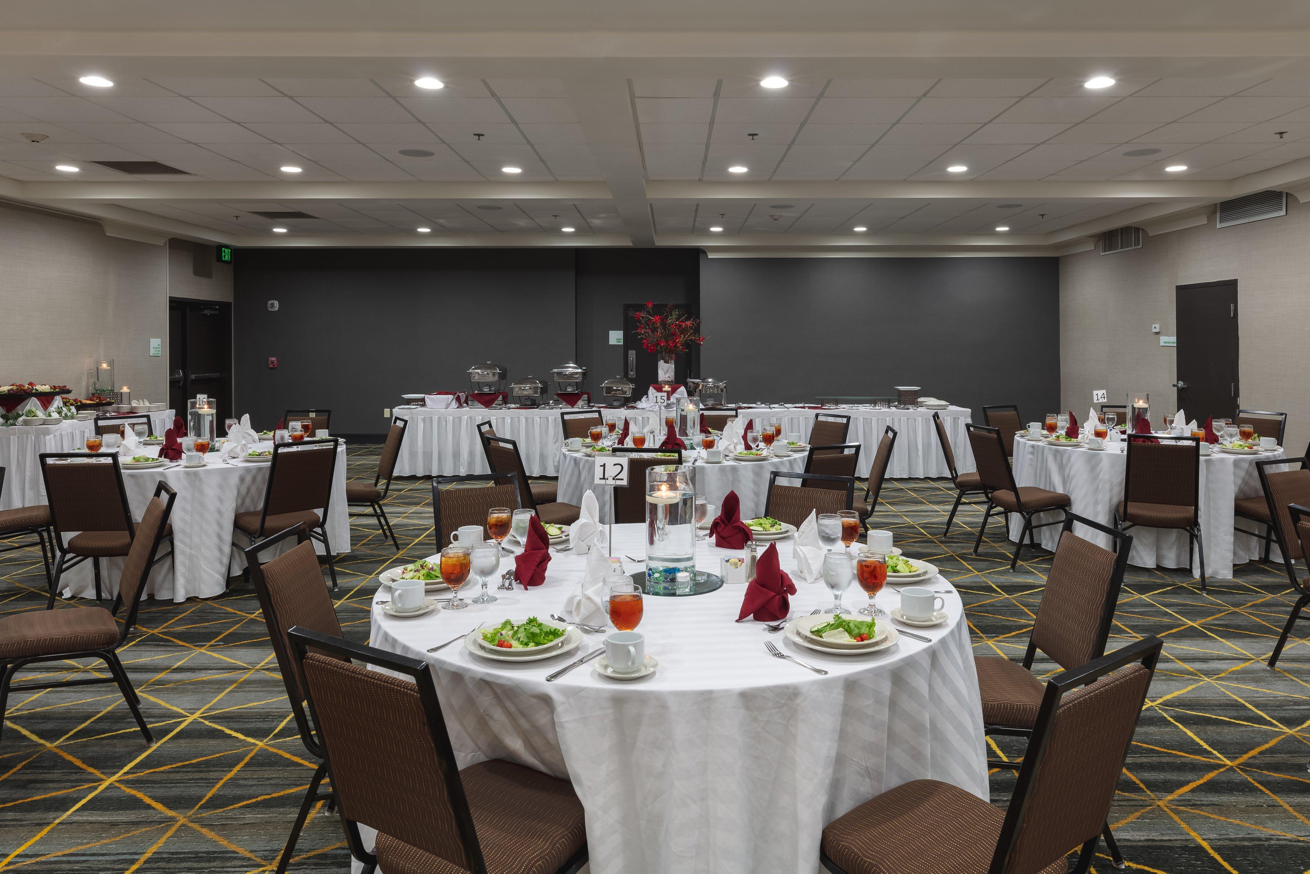 Holiday Inn & Suites Atlanta Airport North, An Ihg Hotel Exterior photo